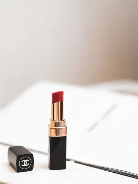 chanel lipstick wallpaper